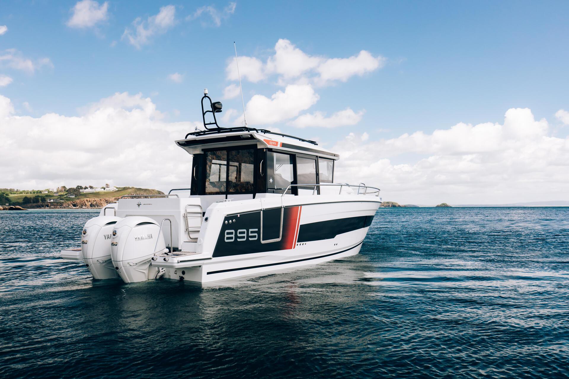 NC 895 Sport Yacht