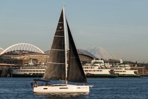 Jeanneau vs Beneteau Sailboat comparison guide