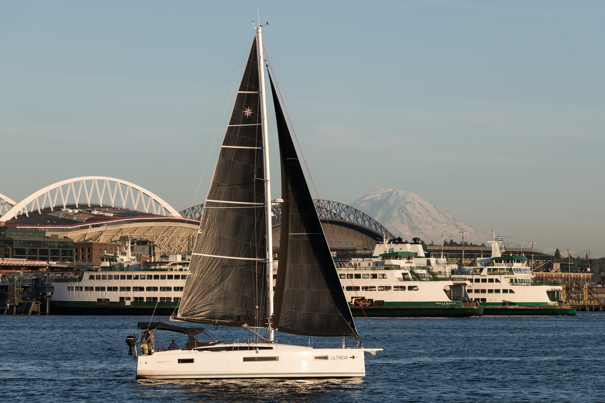 Jeanneau vs Beneteau Sailboat comparison guide