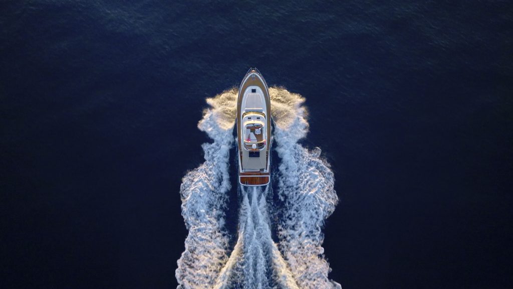 Bennington L Series boat