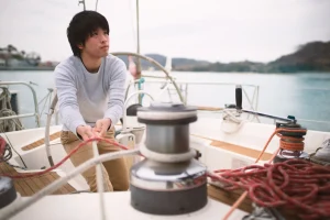 a man learning how to sail in a sailing school